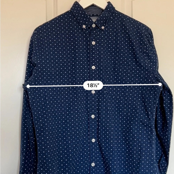 Express Men’s Blue Patterned Button Up - Medium. - Picture 10 of 10